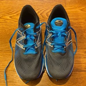 VGUC New Balance mens size 8(4E) sneakers